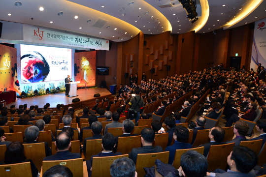 4일 서울 하월곡동 한국과학기술연구원(KIST)에서 열린 창립 50주년 기념식에서 이병권 KIST 원장이 기념사를 하고 있다.(KIST 제공)